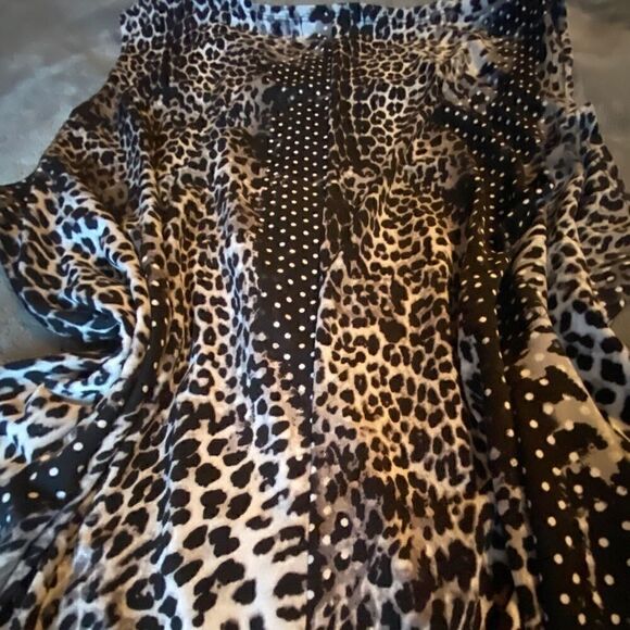 Animal Print Sleeveless Handkerchief Shirt - Picture 7 of 8